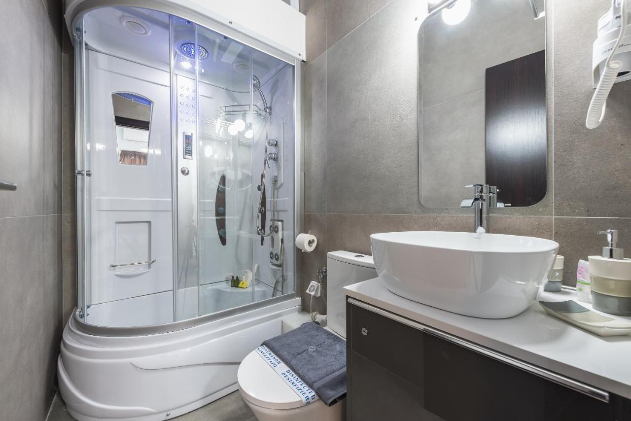 Iguana Gold Luxury 1min From Ermou Str *